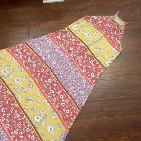 Printed Halter Maxi - Picture 2 of 5